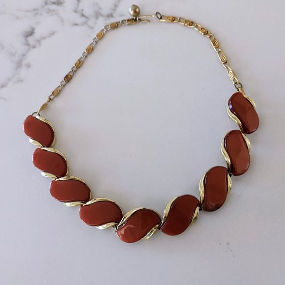 Lisner necklace on trend Amber color 17in - Picture 2 of 8